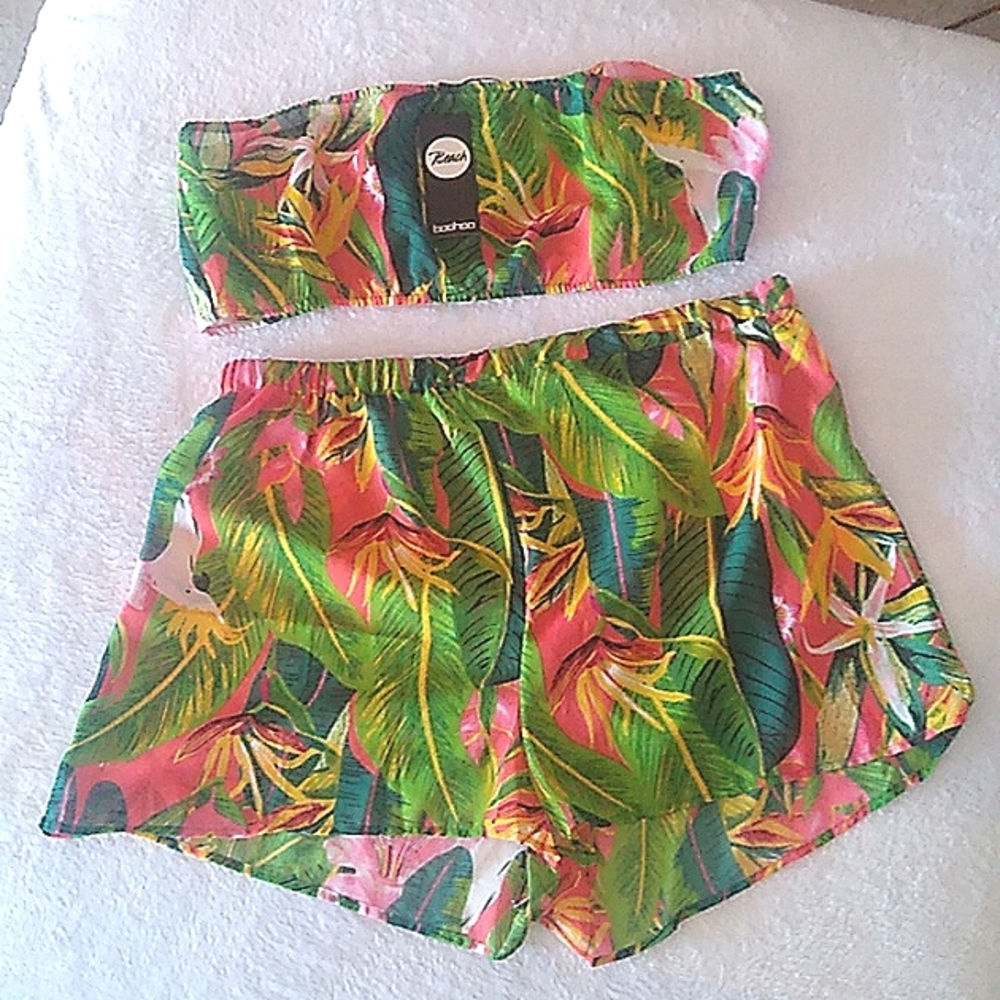 🖐🏽 Boo Hoo palm swim cover-up shorts set